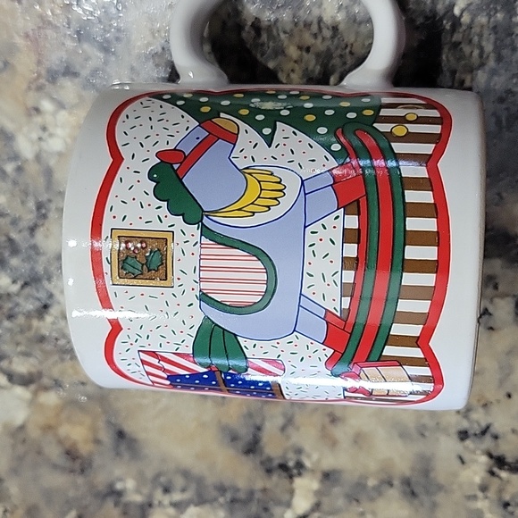 Vintage Christmas Mugs - set of 4 - Picture 3 of 8